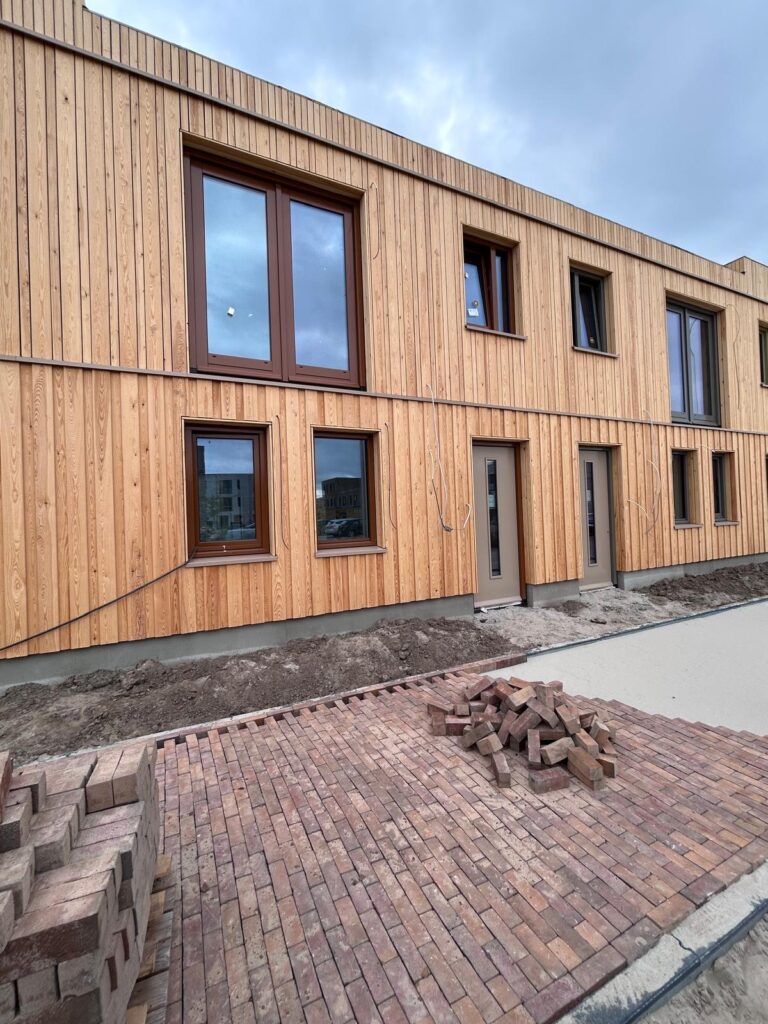 2ec9b5de 4254 4383 867f 5000dd878e49